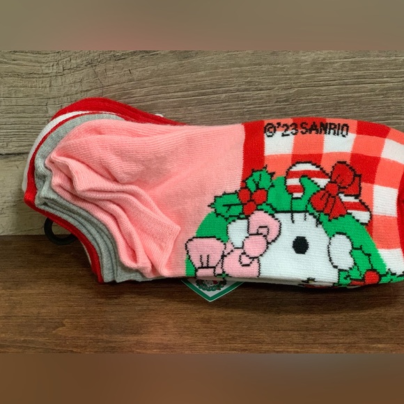 SANRIO HELLO KITTY Ladies 5 Pair Of No Show Socks - Picture 4 of 8